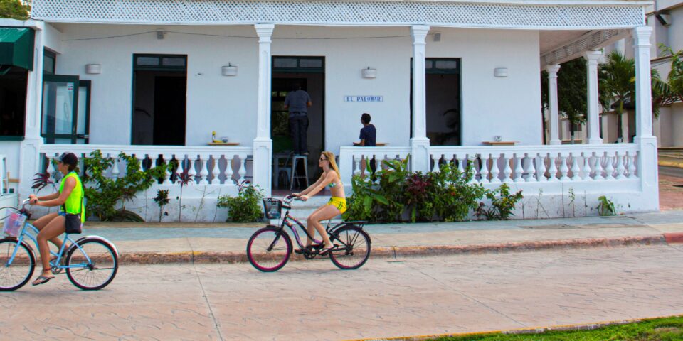 Bicicleta en el malecon de cozumel, el palomar cozumel